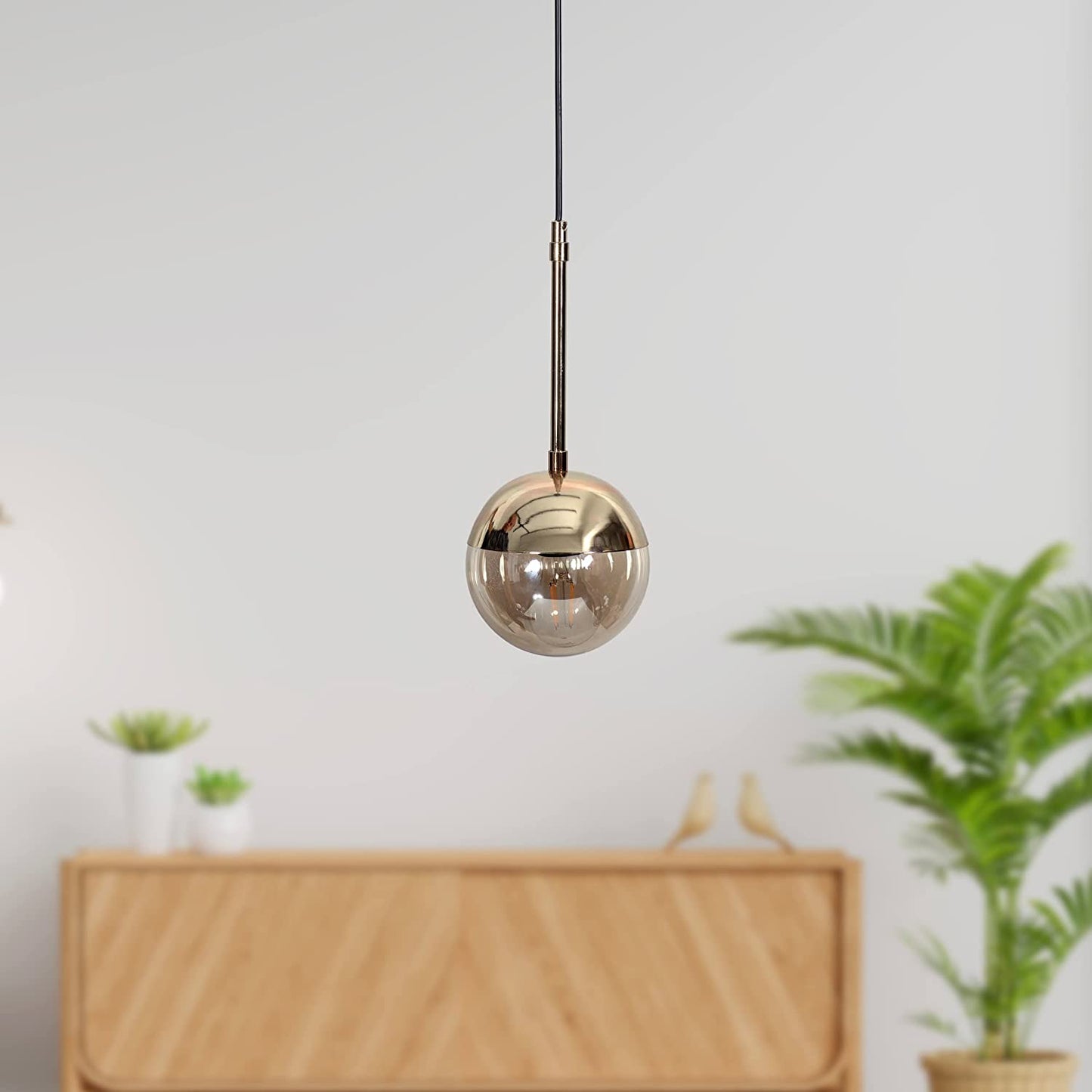 Luzarana Nova 1 goud metalen behuizing honingkleurige glas design luxe hanglamp